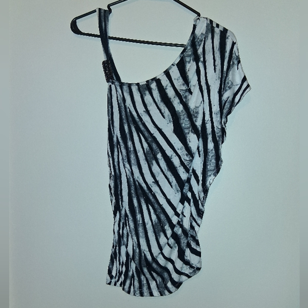 Body Central zebra‑print one‑shoulder top🦓✨